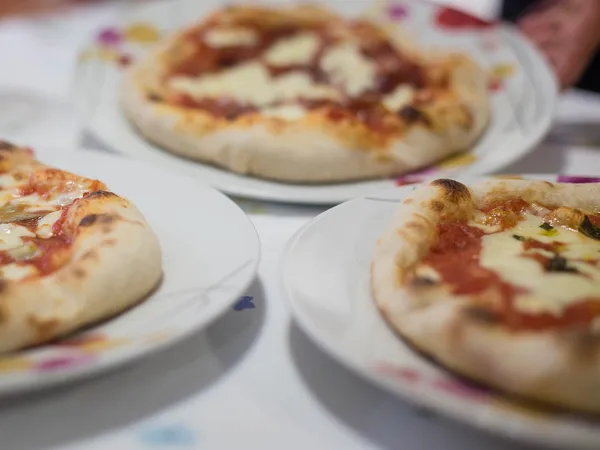 Masa de pizza casera fina y crujiente, receta casera